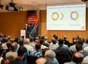 TeilnehmerInnen und Referent während eines Vortrages