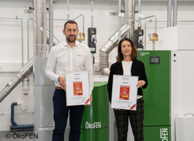 MitarbeiterInnen von ÖkoFEN mit Award Urkunde