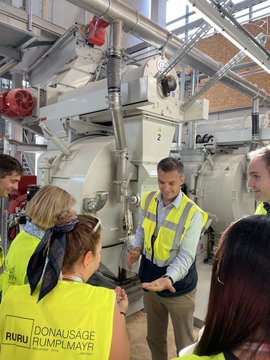 TeilnehmerInnen bei der Exkursion