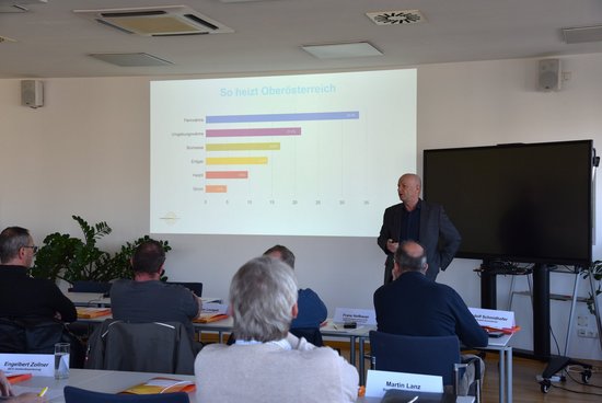 Seminarraum mit Referent und TeilnehmerInnen beim Trainingsseminar Fenstereinbau in der Sanierung