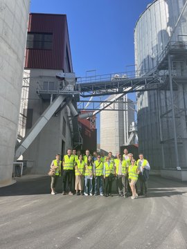 Gruppenfoto TeilnehmerInnen bei einer Exkursion